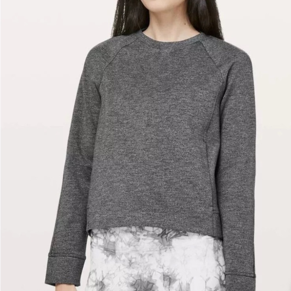 Lululemon long sleeved cropped crewneck top with front kangaroo pocket - Size 4